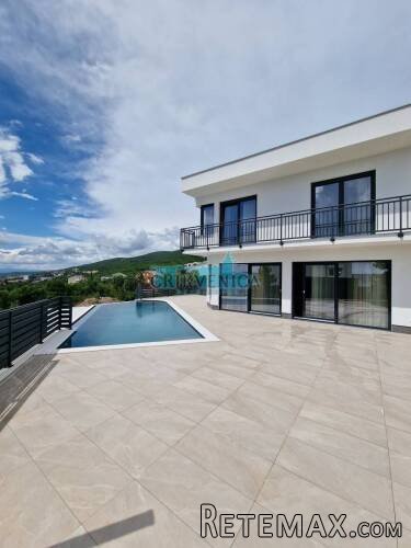 LUKSUZNA VILLA CRIKVENICA SA BAZENOM