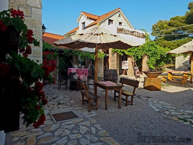 'Etno selo', prvi red do mora, uz plažu – Idealna prilika z