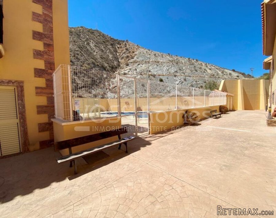 NEW LISTING TO VOSS HOMES - A larger than usual, 3 bed, 2.. - 6