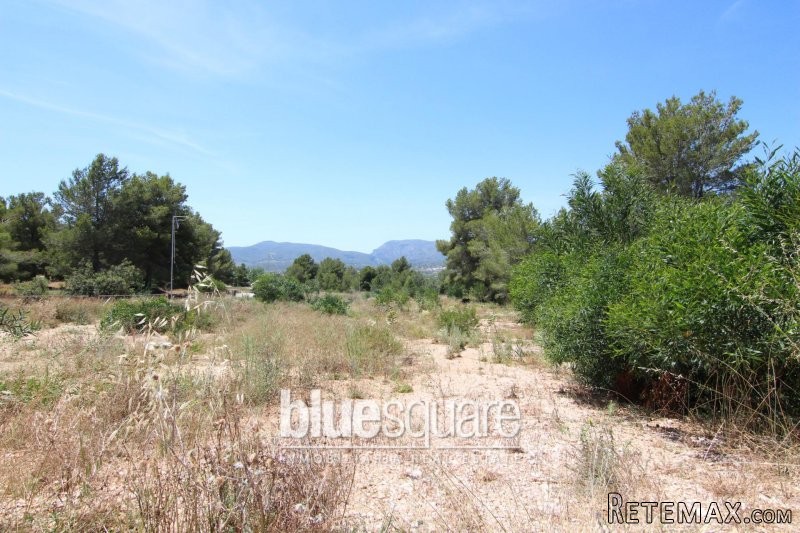 Plot with view of the "Montgo" - 2