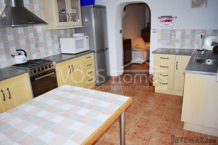 EXCLUSIVE TO VOSS HOMES - Recently improved country house.. - 7