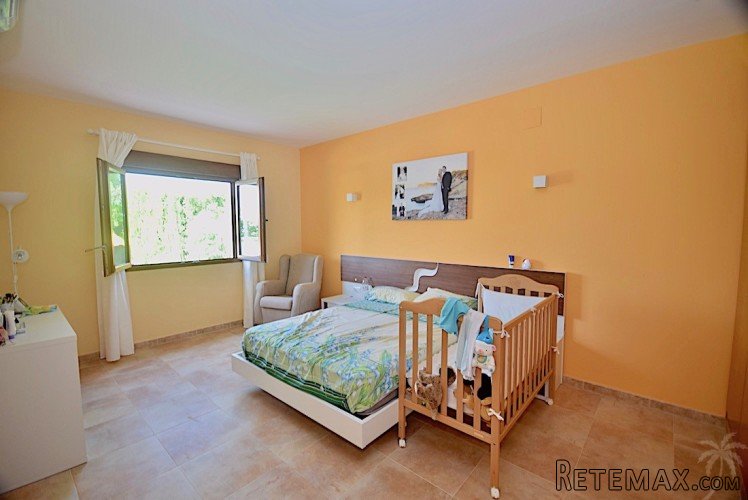 Modern contemporary style one level 3 bedroom villa built.. - 8