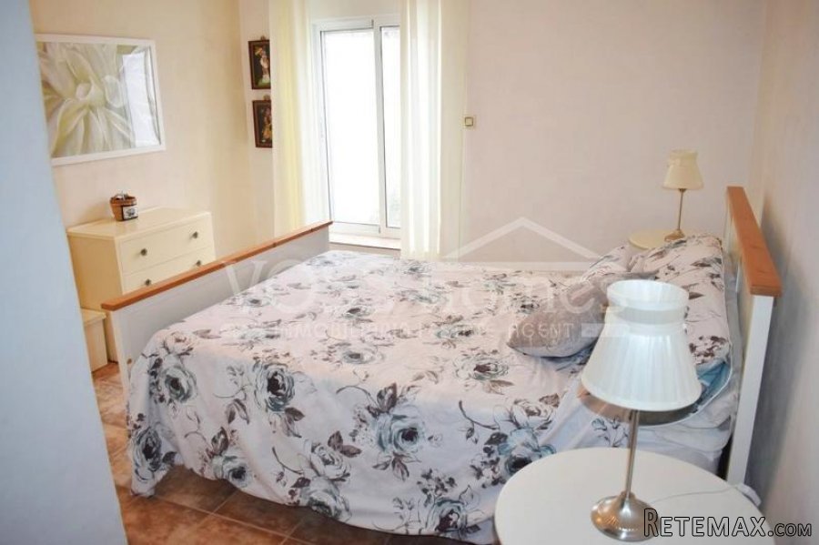 EXCLUSIVE TO VOSS HOMES - Recently improved country house.. - 9