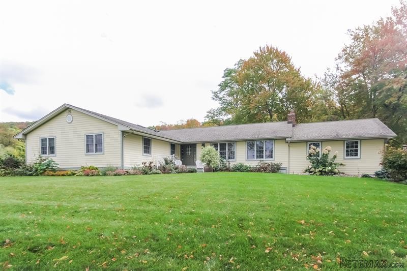 3 bedroom House For Sale: 25 Trebor Trl..