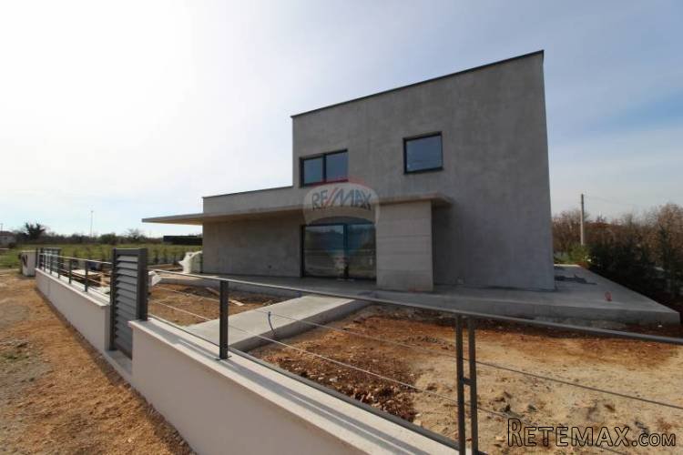 Moderna vila sa bazenom u izgradnji - 3