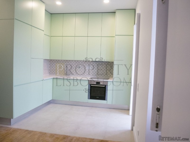 T3 Lisbon Apartment for Sale,Campolide - 2