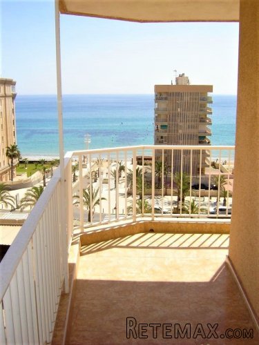 Piso muy espacioso y con vistas al mar. Se distribuye en 3.. - 2