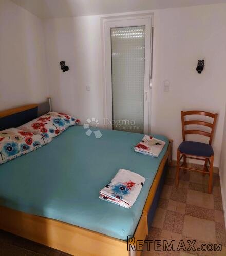 Potpuno namještena kuća s tri apartmana - 2
