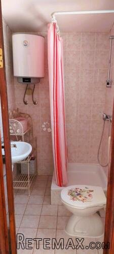 Potpuno namještena kuća s tri apartmana - 3