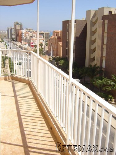 Piso muy espacioso y con vistas al mar. Se distribuye en 3.. - 4