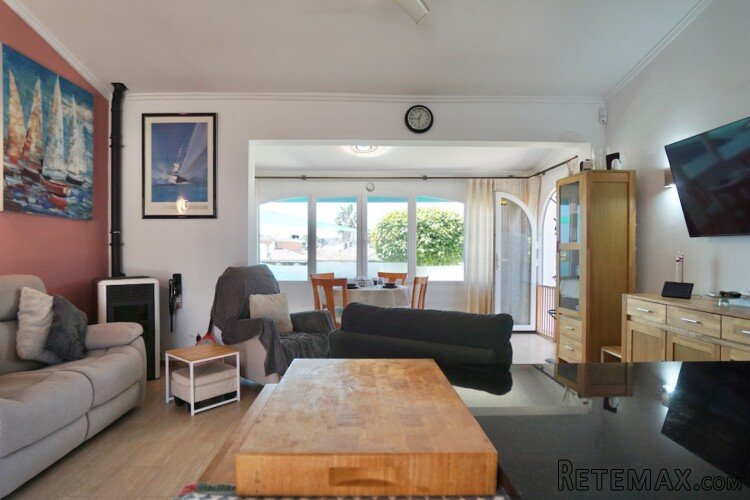 This totally renovated villa is situated in the desirable.. - 4
