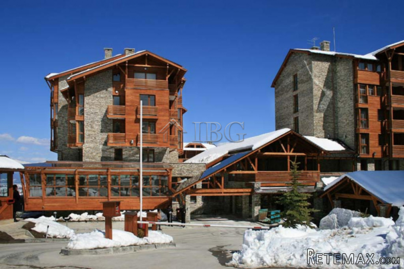1-bedroom apartment with Mountain views..