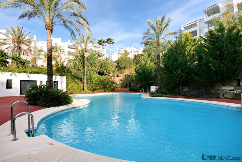 2 Bedroom Middle Floor Apartment
