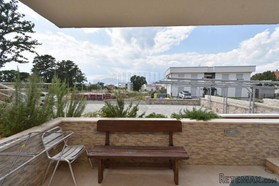 Apartman s okućnicom, Njivice!! - 7