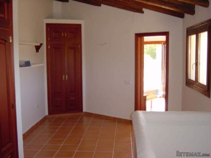 3 Bedrooms - Villa - For Sale - 2