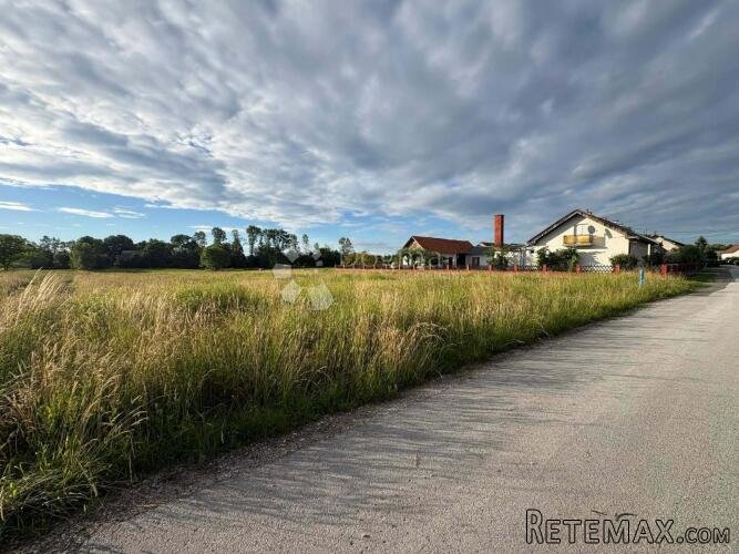 Građevinsko zemljište na prodaju - 2