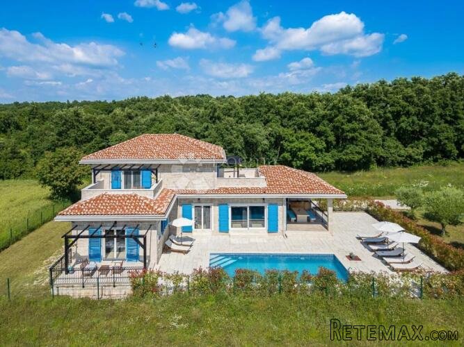 Rovinj okolica - Luksuzna vila s bazenom i 3 spavaće sobe! - 2