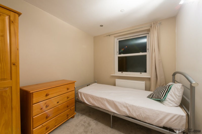 Single with single bed near Ealing..
