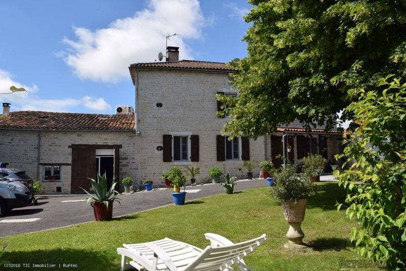 Grand 5 Bedroom Townhouse With Interior..