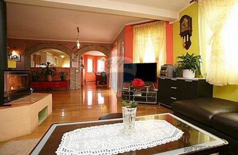 PREKRASNA KUĆA S BAZENOM U OKOLICI PULE - 5