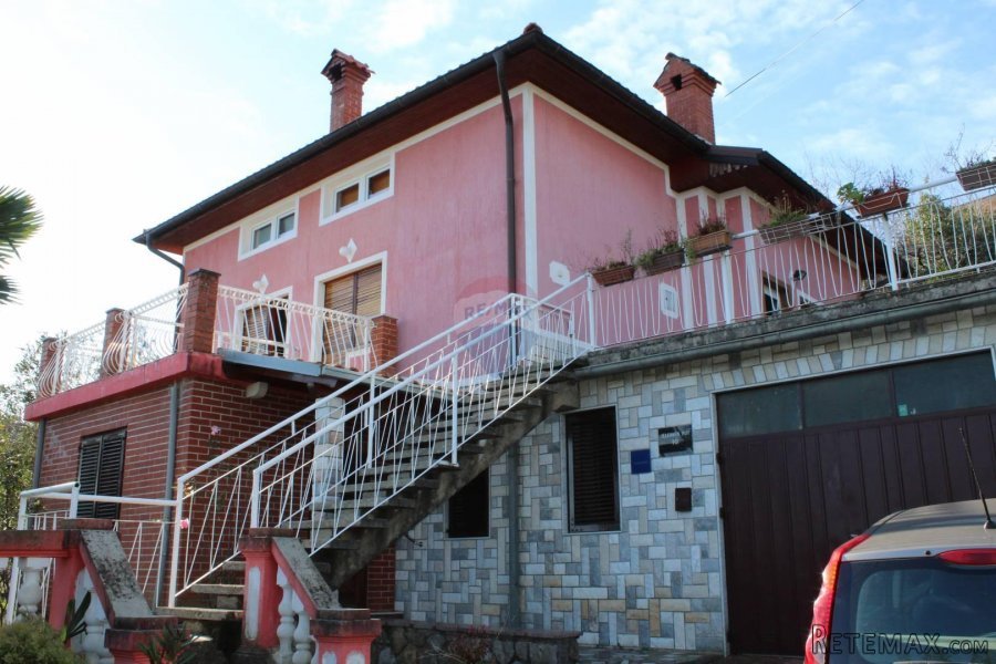 OPATIJA - KUĆA S 4 APARTMANA U BLIZINI CENTRA - 2