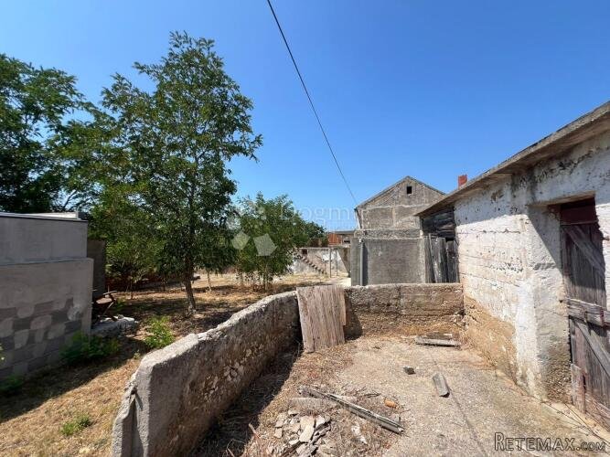 VRSI ZADAR - KUĆA ZA RENOVIRANJE SA VELIKIM GRAĐEVINSKIM ZE - 2