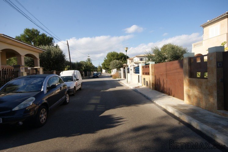 Plot in Alcudia of 555 m2 with approved license for the.. - 3