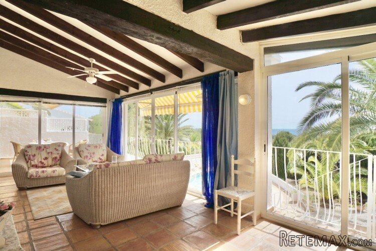 This beautifully maintained Mediterranean villa in.. - 4