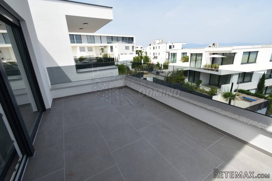 Veći apartman sa pripadajućim studiom i bazenom! Malinska! - 4