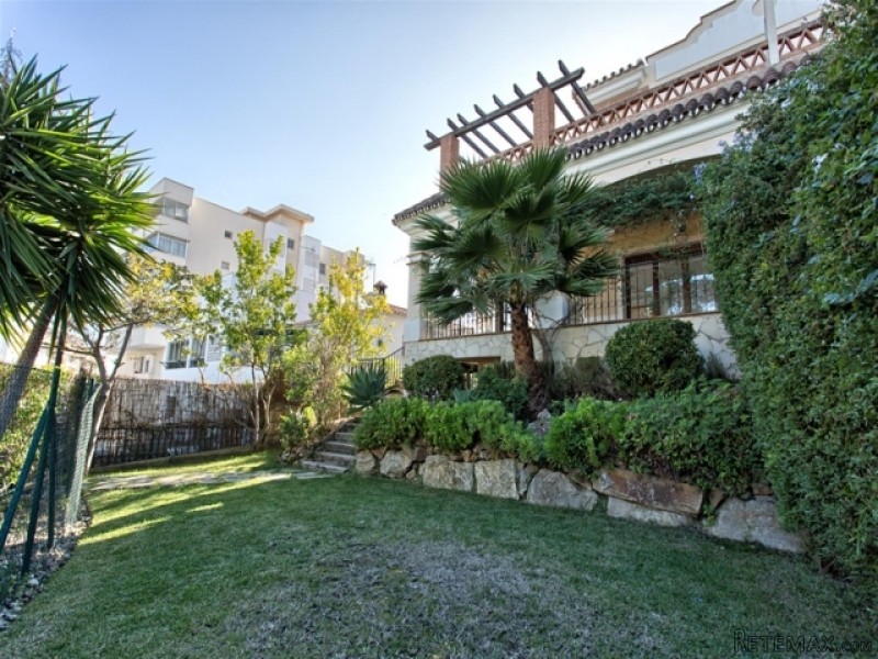 5 Bedroom Villa For Sale In The Centre.. - 2