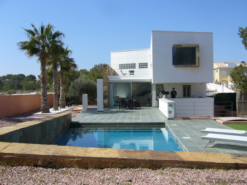 5 Bedrooms - Villa - Alicante - For Sale