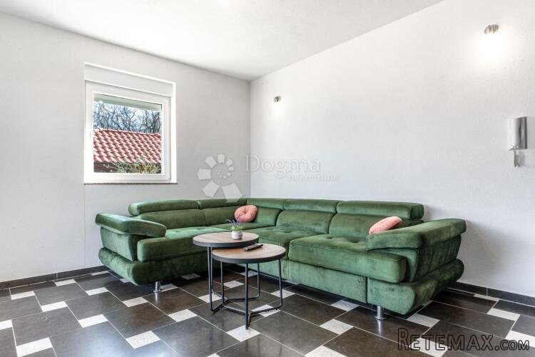 KLIMNO, apartman s bazenom na samo 250m od mora