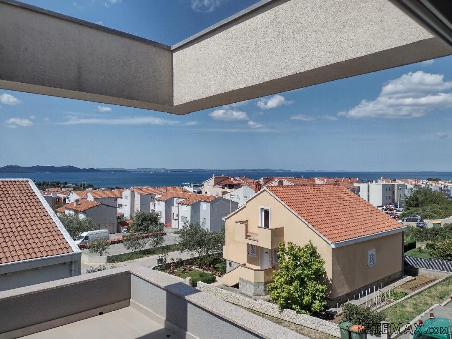 Prodaje se stambena zgrada sa tri stana 350 m2 - 7