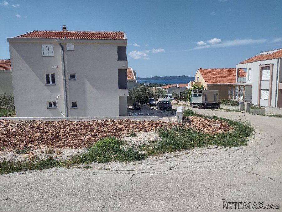 Prodaje se stambena zgrada sa tri stana 350 m2 - 8