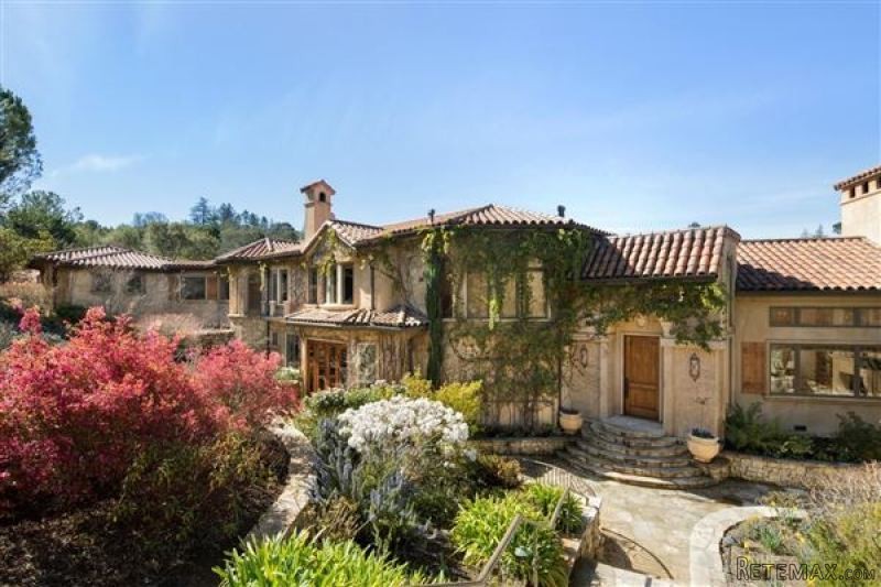 6 Bedrooms - Property - CA - For Sale