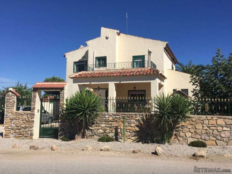 Delightful 3 Bedroom Villa In Catral