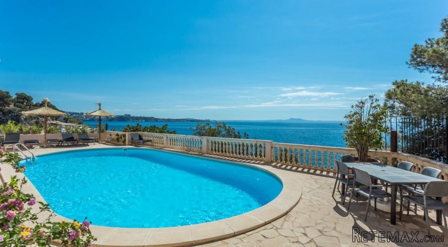 Situated in an amazing location, this first sea line.. - 2
