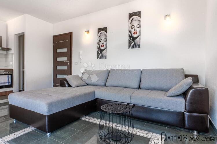 KLIMNO, apartman na samo 250m od mora