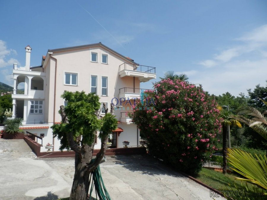 Lovran stan s panoramskim pogledom na odličnoj poziciji