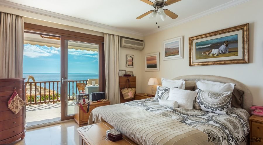 Situated in an amazing location, this first sea line.. - 3