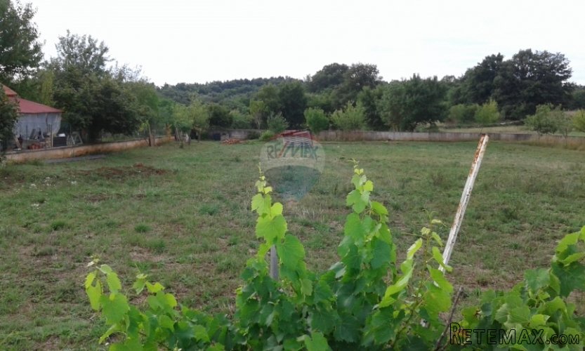 Kringa, građevinsko zemljište na rubnom dijelu naselja - 2