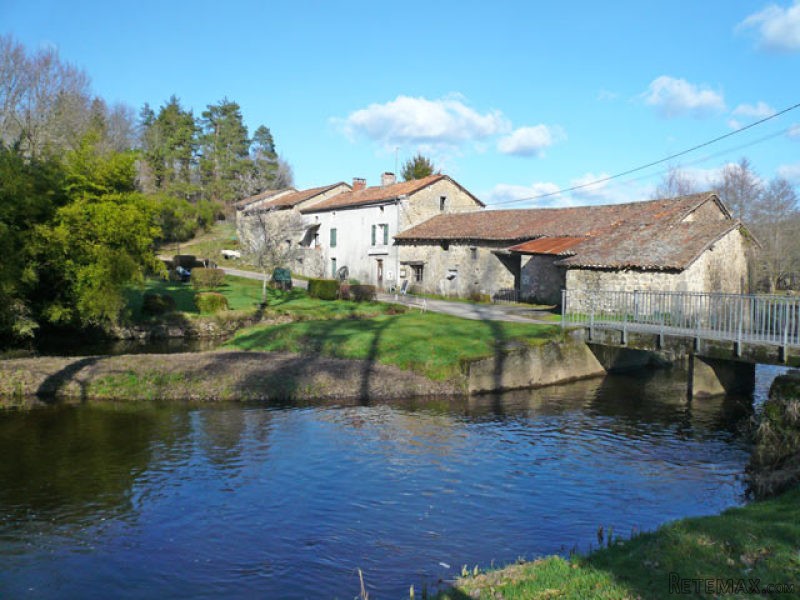 Old Renovated Mill With Restaurant On..