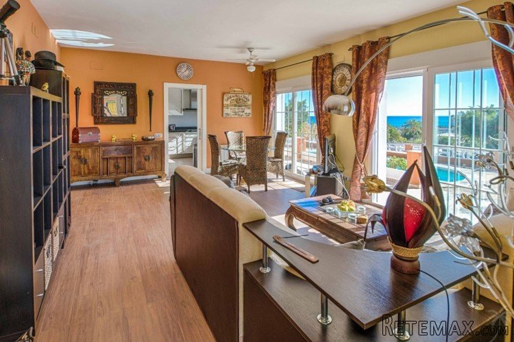 This single-storey villa with wonderful sea views was.. - 7