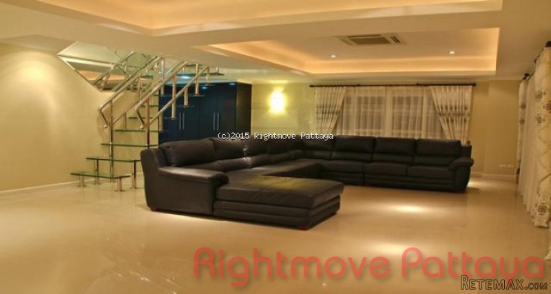 1 Bedroom Condo for sale in Wongamat -.. - 2