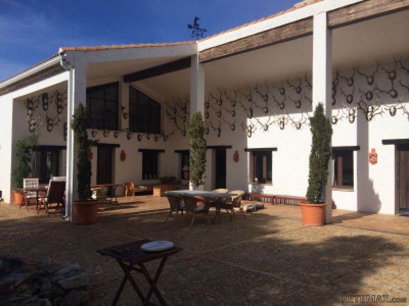9 Bedrooms - Villa - Jaen - For Sale - 2