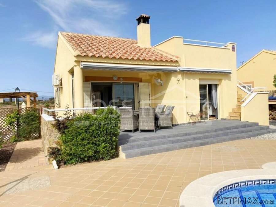 NEW & EXCLUSIVE LISTING WITH VOSS HOMES - A stunning.. - 11