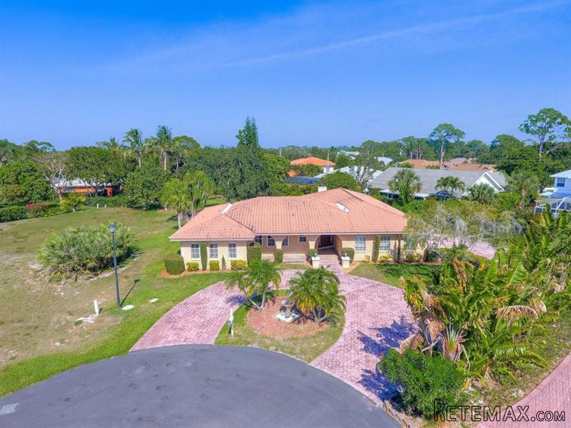 4 bedroom Residence For Sale: Hobe..