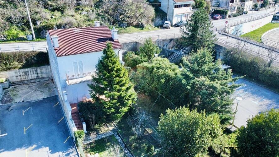 Crikvenica, kuća s dvorištem blizu centra