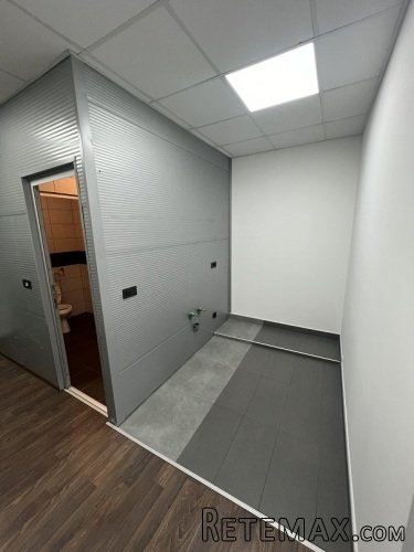Izdajem halu sa kancelarijama od 770m2 u Rakovici - 12