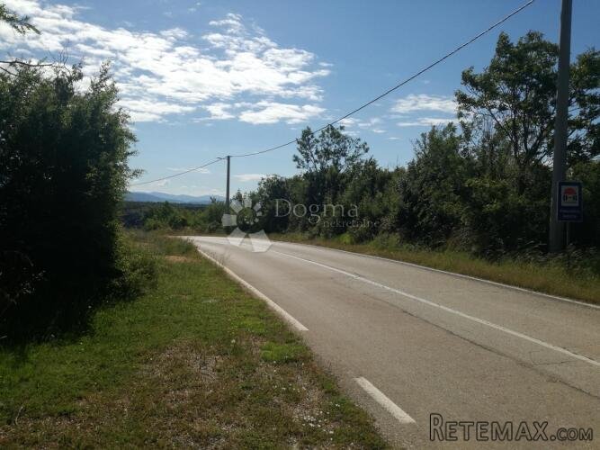 Prekrasna građevna parcela nadomak Roškog slapa, 6.691 m² - 2